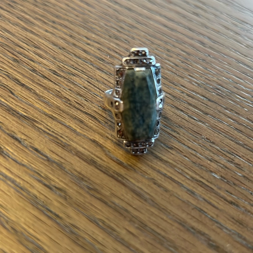 Estate Jewelry Sterling Silver Ring Green Stone Size 6.5